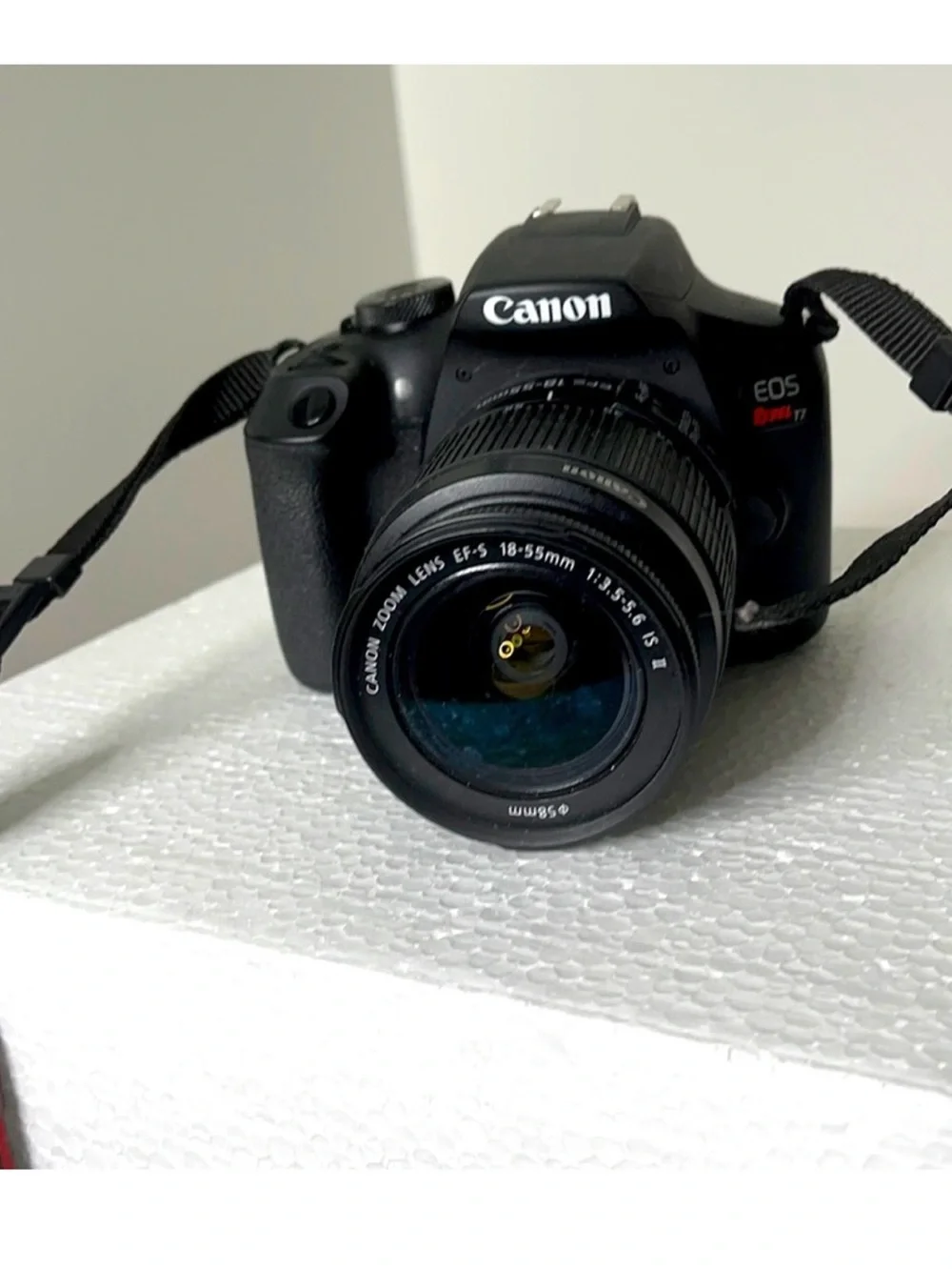 Canon DSLR Camera in Black with 18-55mm Kit Lens (Does NOT CUT ON)